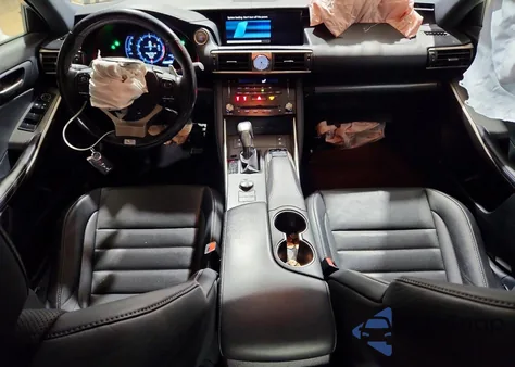 2017 Lexus Is 300 z USA, uszkodzony, nr VIN JTHCM1D24H5021238